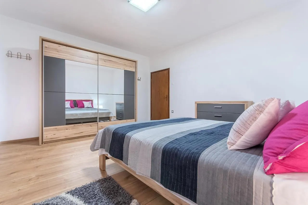 Apartment Luti Pula